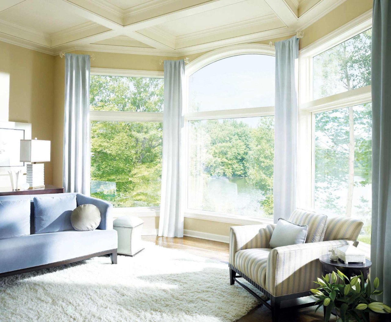 Hunter Douglas Silhouette® Sheer Shades flowing in a light spring breeze